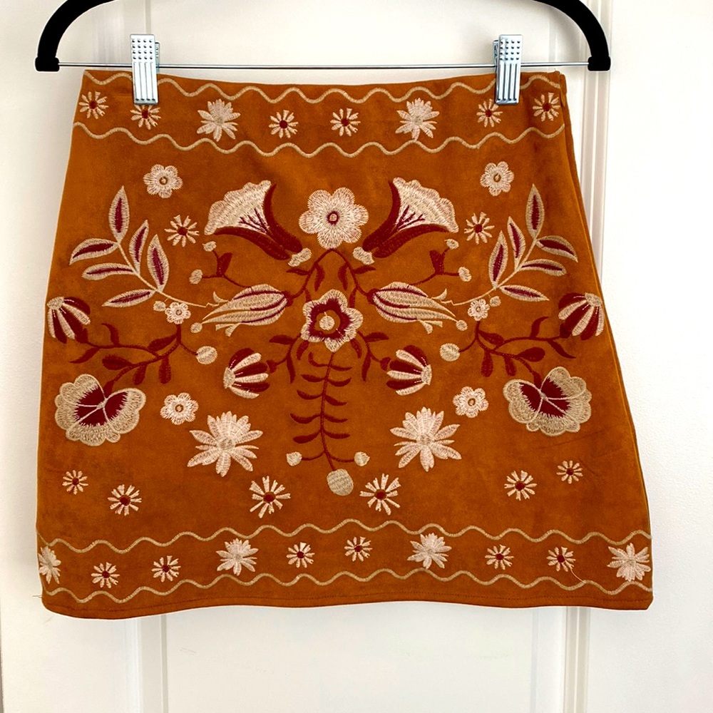 Medium camel colored mini skirt! Size Medium.